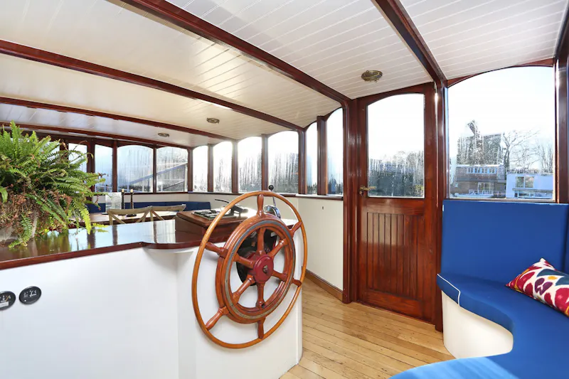 Battersea houseboat, HSE27 (photo 2)