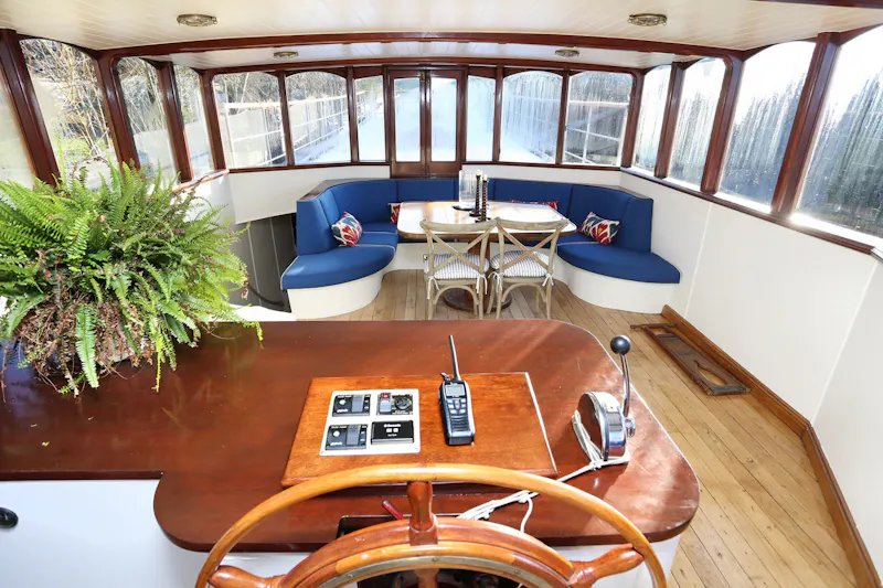 Living Room at Battersea houseboat, HSE27 (photo 3)