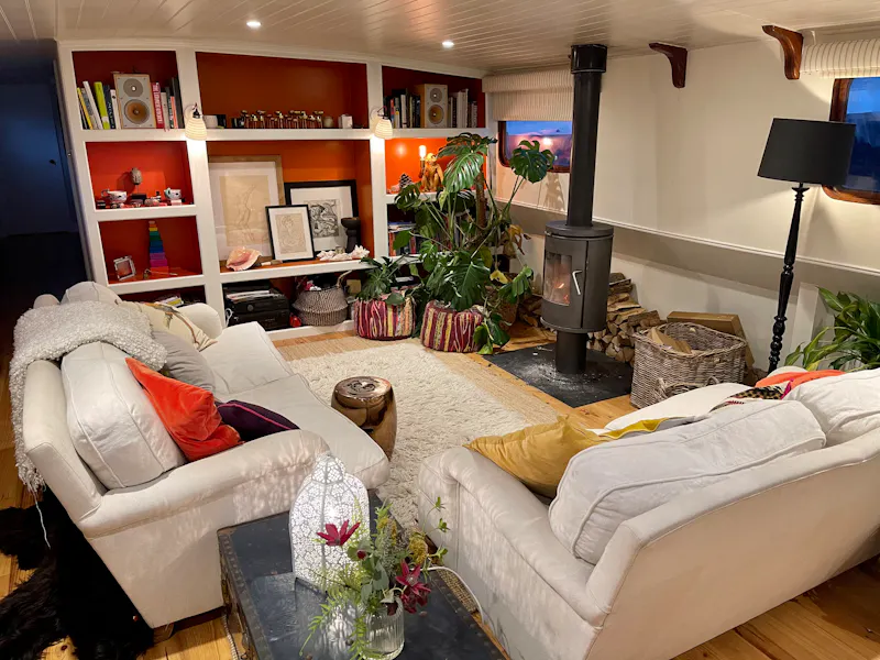 Living Room at Battersea houseboat, HSE27 (photo 5)