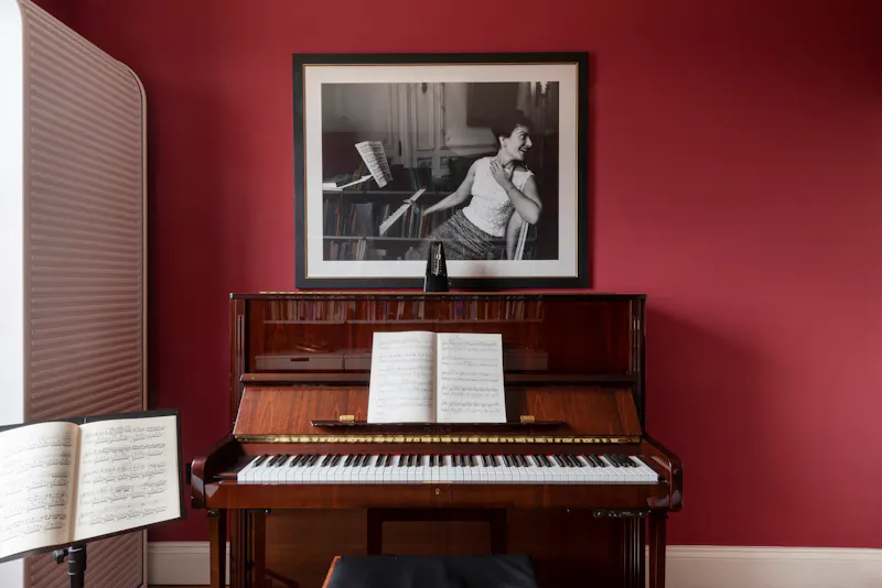 Piano at Spacious Highbury Apartment, D2510 (photo 34)