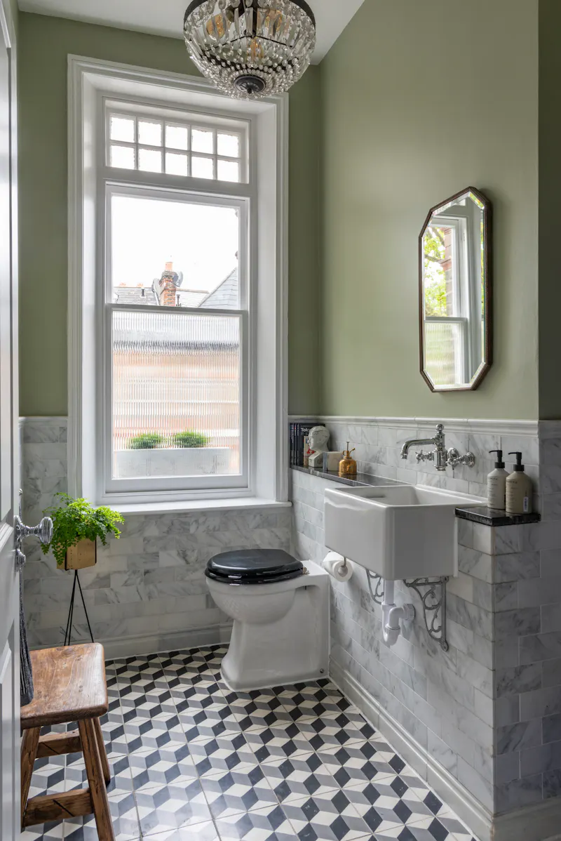 Bathroom at Spacious Highbury Apartment, D2510 (photo 41)