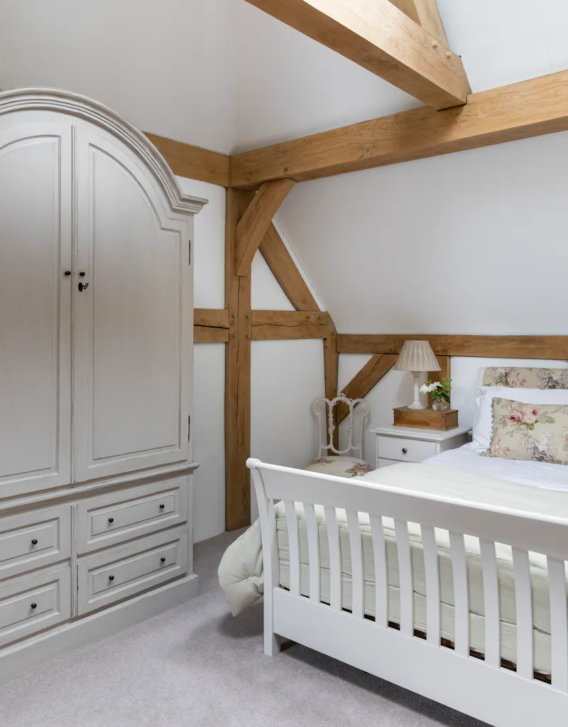 Bedroom at Modern Woldingham house, D2494 (photo 24)