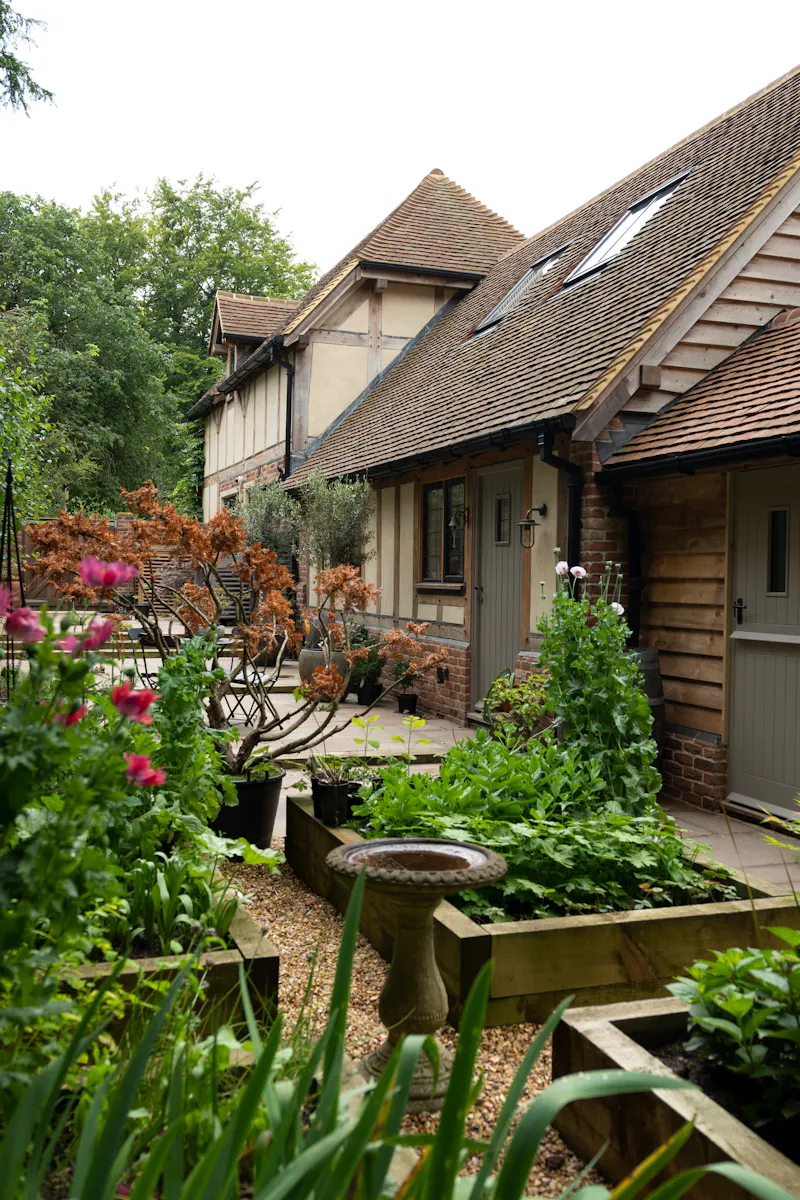 Modern Woldingham house, D2494 (photo 33)