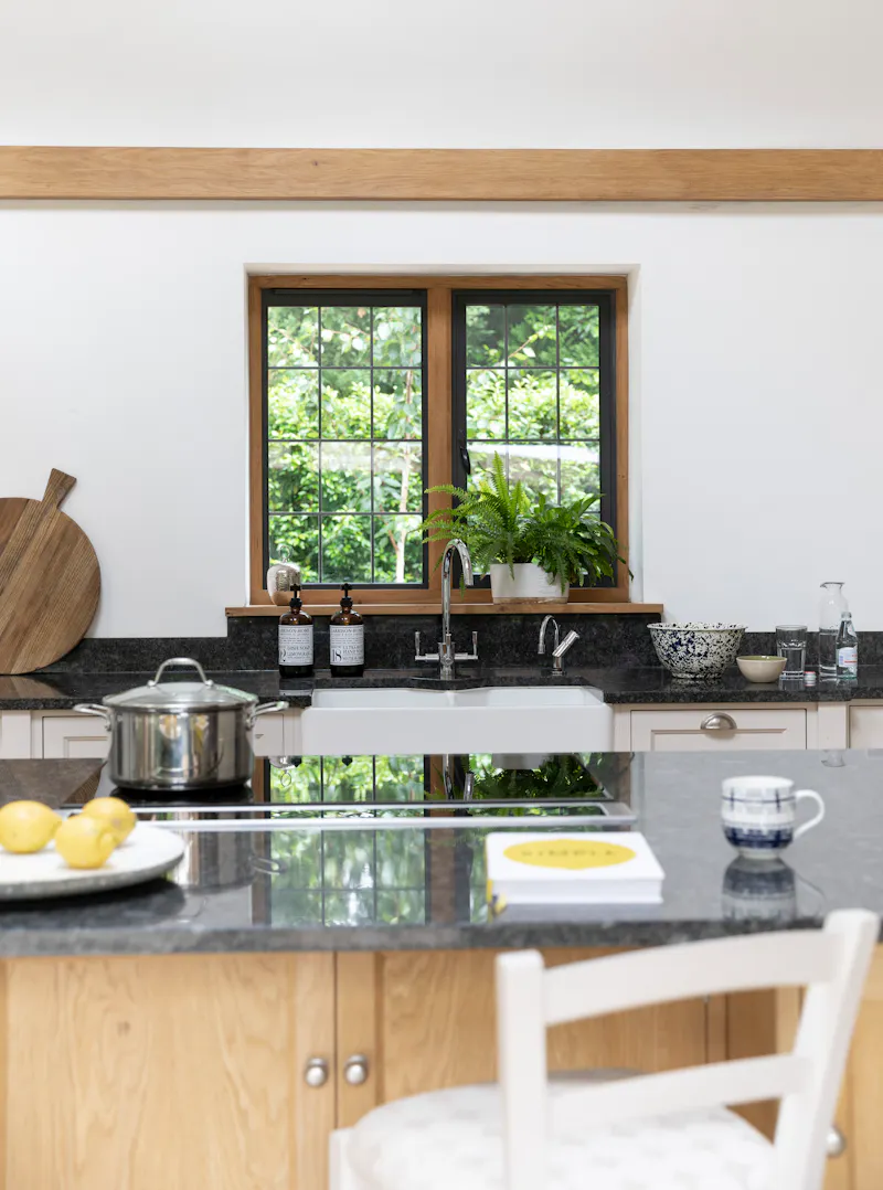 Crittall windows at Modern Woldingham house, D2494 (photo 12)
