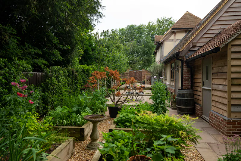 Modern Woldingham house, D2494 (photo 40)