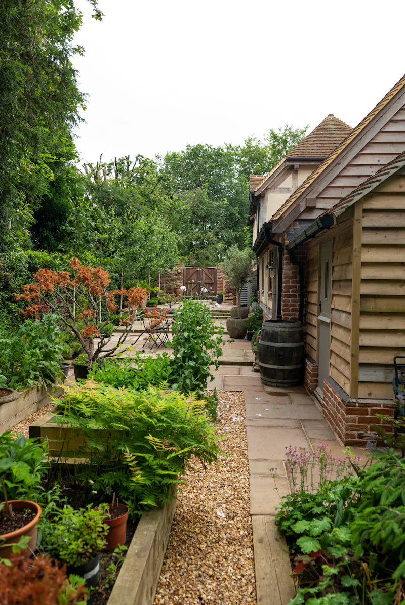 Modern Woldingham house, D2494 (photo 38)
