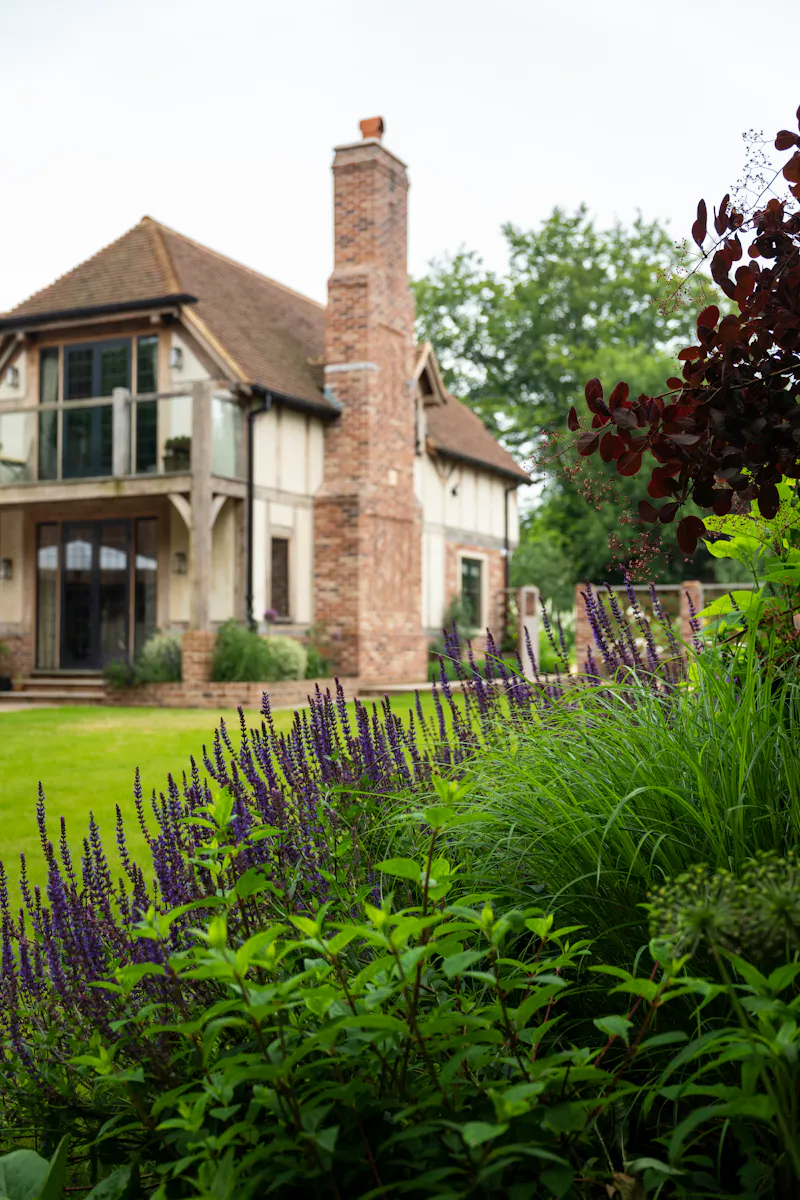 Modern Woldingham house, D2494 (photo 35)