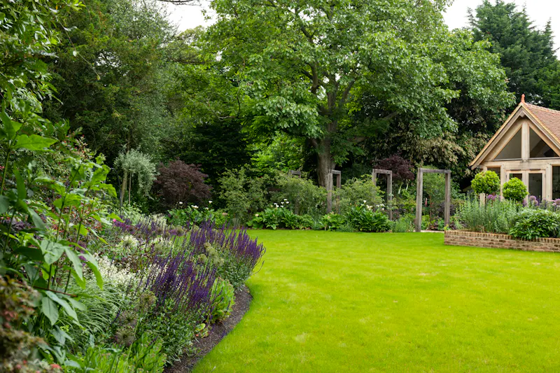 Modern Woldingham house, D2494 (photo 46)