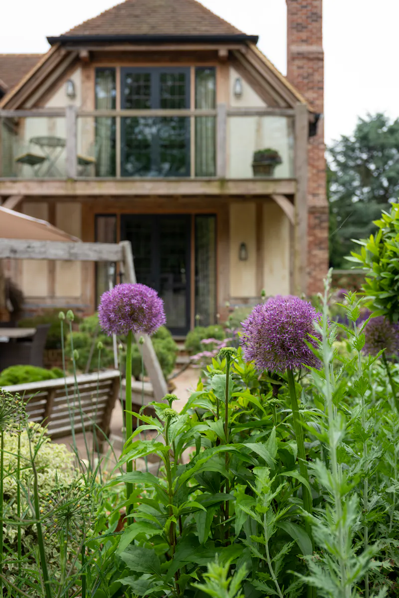Modern Woldingham house, D2494 (photo 48)