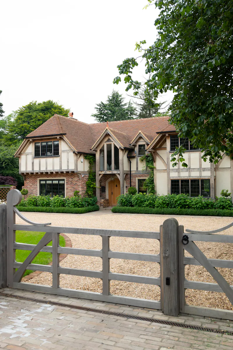 Modern Woldingham house, D2494 (photo 76)