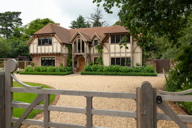 Modern Woldingham house, D2494 (photo 79)