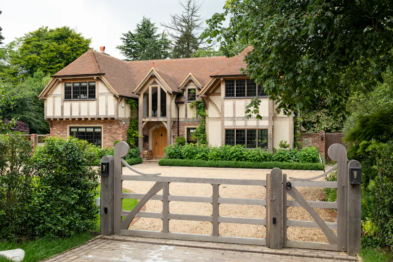Modern Woldingham house, D2494 (photo 82)