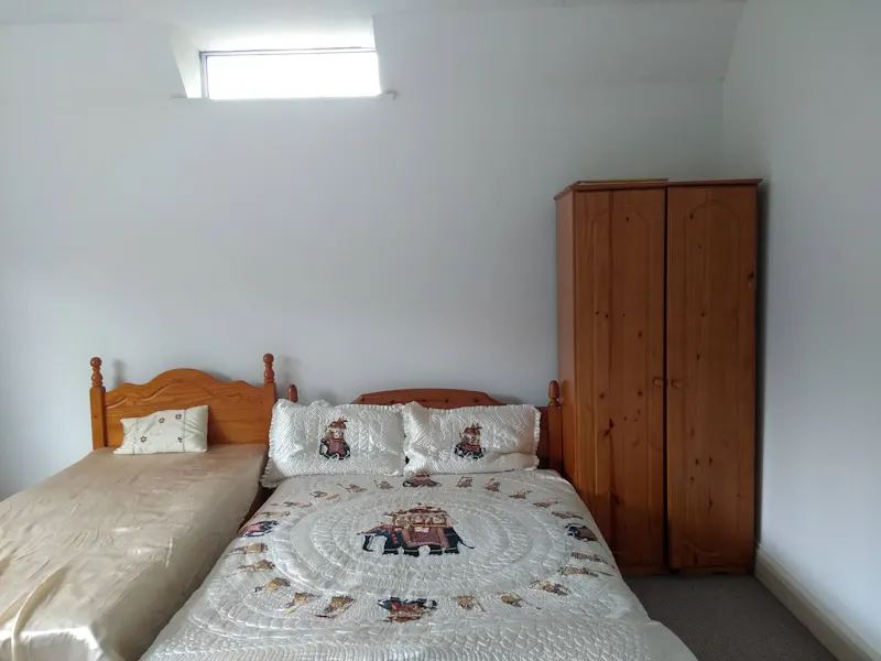 Bedroom at Leicestershire country house, E485 (photo 17)