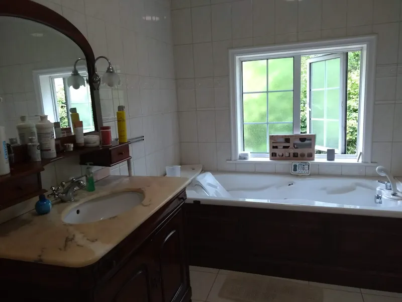 Bathroom at Leicestershire country house, E485 (photo 16)