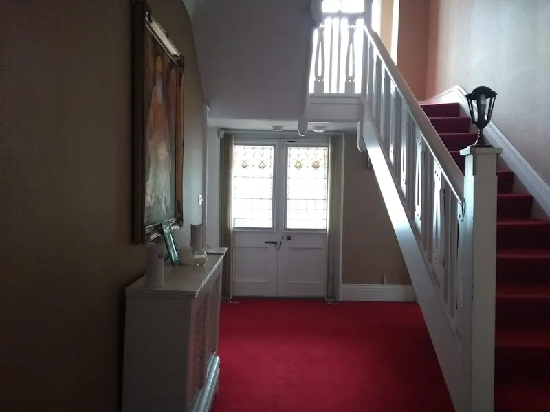 Staircase at Leicestershire country house, E485 (photo 9)