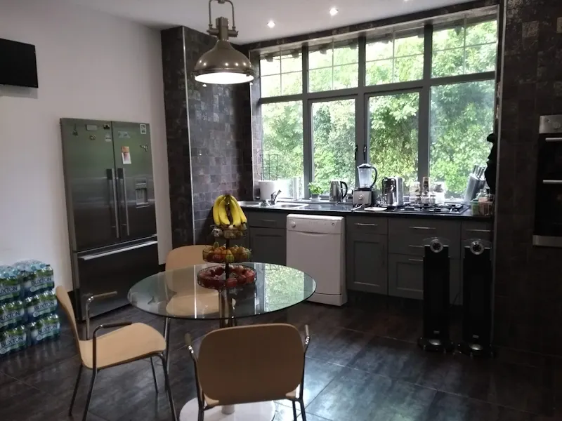 Kitchen at Leicestershire country house, E485 (photo 2)