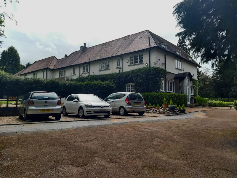 Driveway at Leicestershire country house, E485 (photo 39)