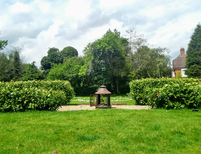 Garden at Leicestershire country house, E485 (photo 33)