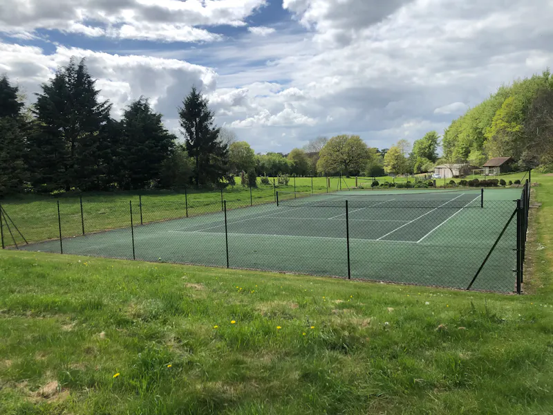 Tennis court at Stunning modern farm Nuffield, D2508 (photo 50)