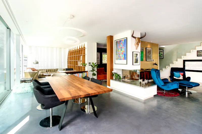 Open plan at Minimal Herne Hill House , K389 (photo 9)
