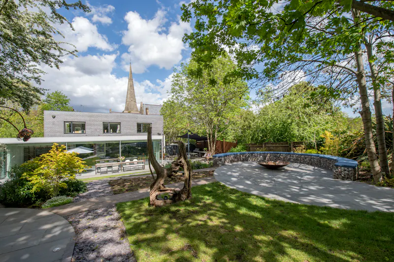 Garden at Minimal Herne Hill House , K389 (photo 33)