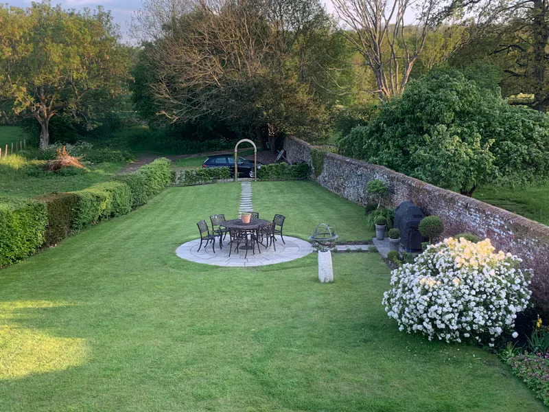 Garden at Georgian house near Ashford, A1553 (photo 17)