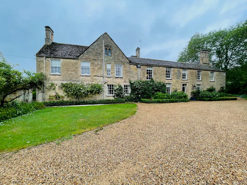 Driveway at Country house near Peterborough, A1554 (photo 32)