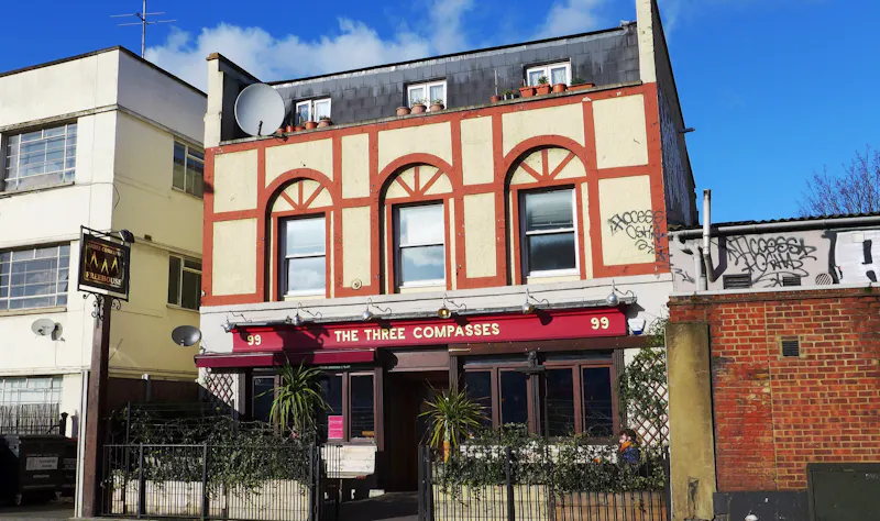 Traditional Dalston pub , R846 (photo 1)
