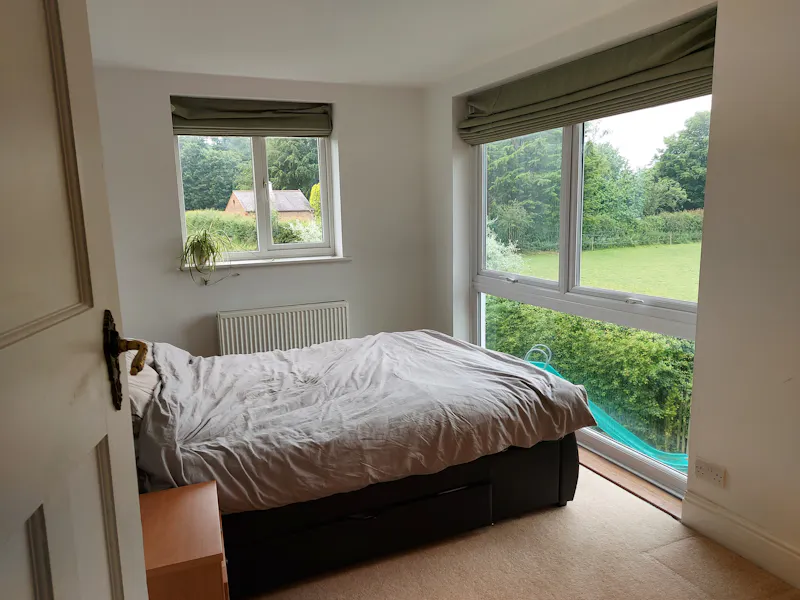 Bedroom at 1930s house in Lilley, D2554 (photo 31)
