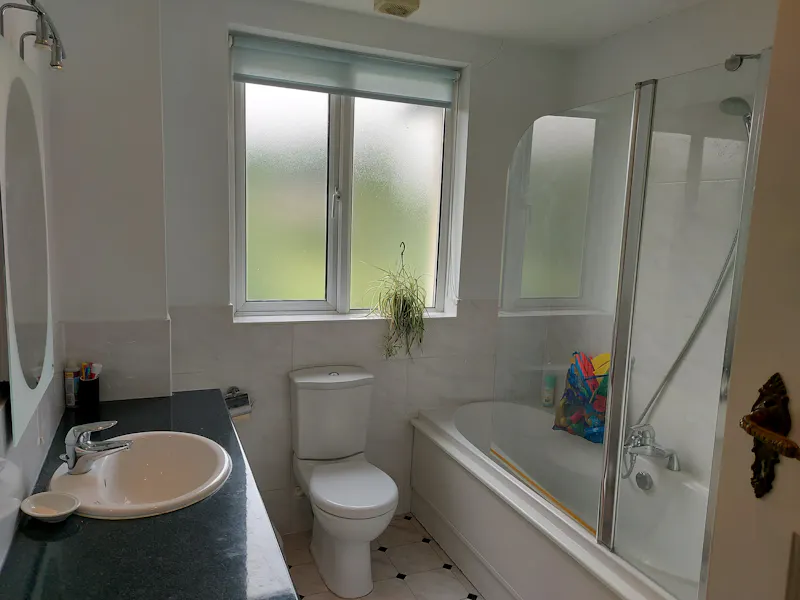 1930s house in Lilley, D2554 (photo 35)