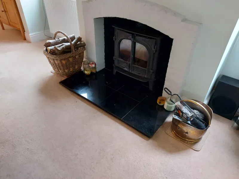 Fireplace at 1930s house in Lilley, D2554 (photo 13)