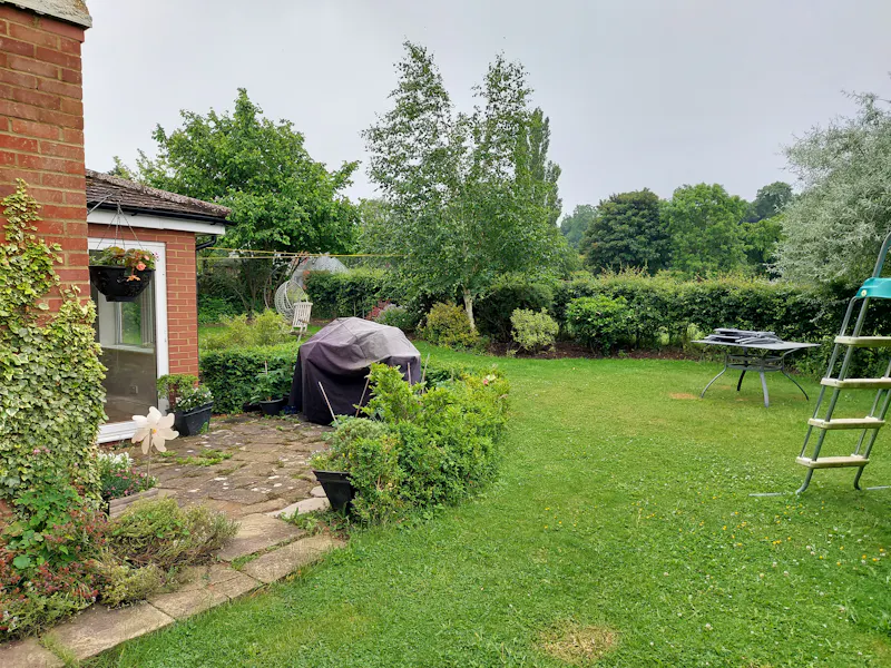 Garden at 1930s house in Lilley, D2554 (photo 39)
