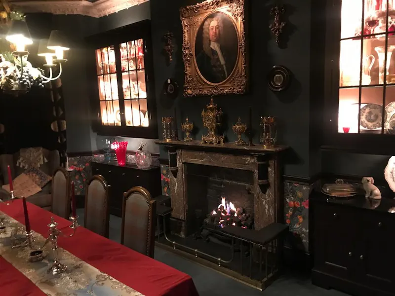 Fireplace at Film location B1914 in London (photo 26)