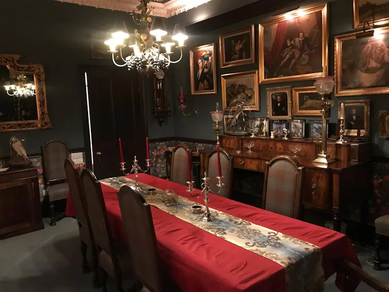 Dining room at Film location B1914 in London (photo 27)