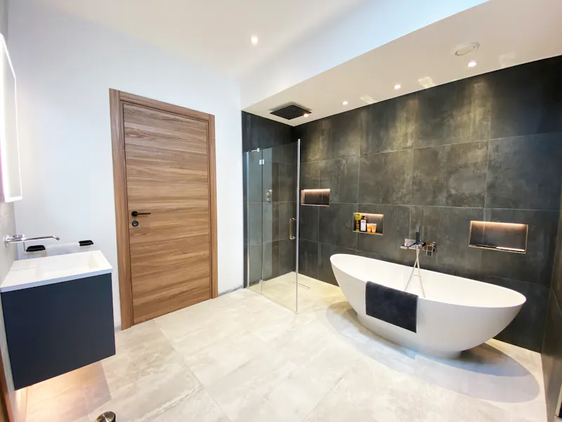 Bath - rolltop at Ultra modern house Manchester, D2550 (photo 17)
