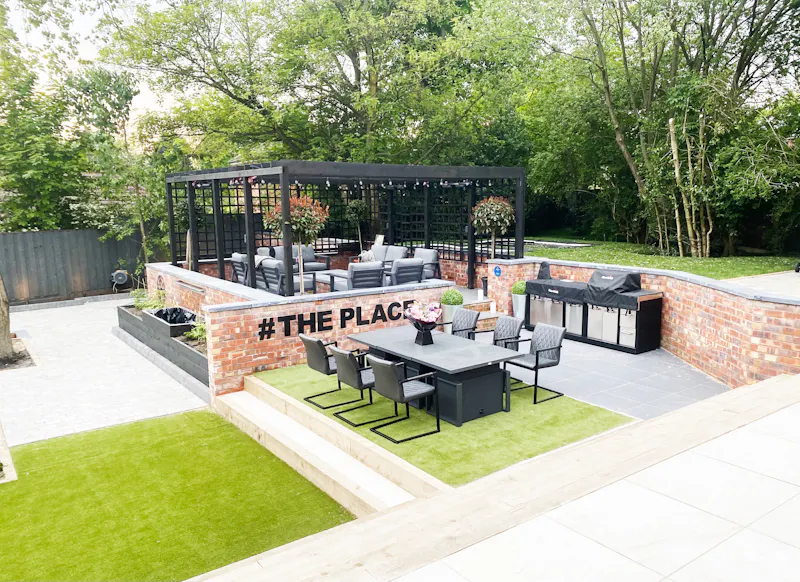Terrace/Patio at Ultra modern house Manchester, D2550 (photo 26)