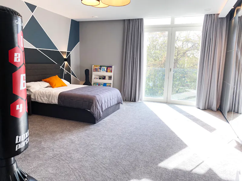Bedroom at Ultra modern house Manchester, D2550 (photo 23)