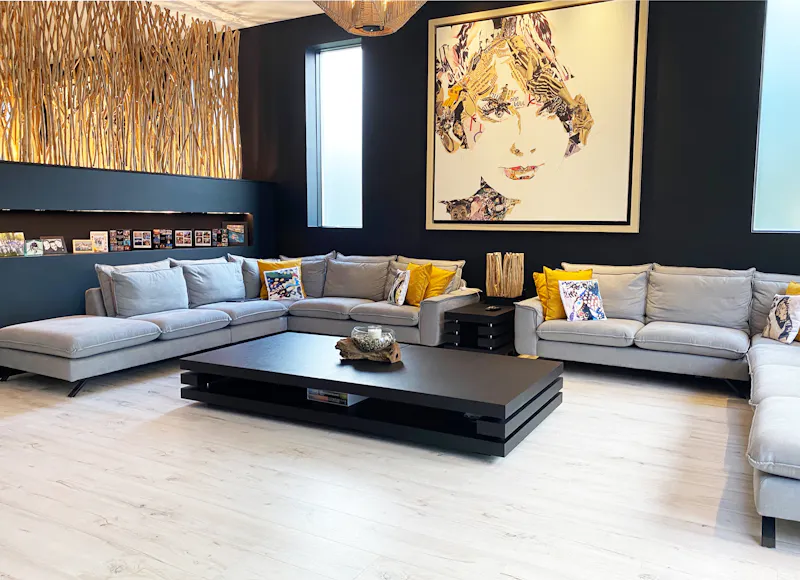 Living Room at Ultra modern house Manchester, D2550 (photo 8)