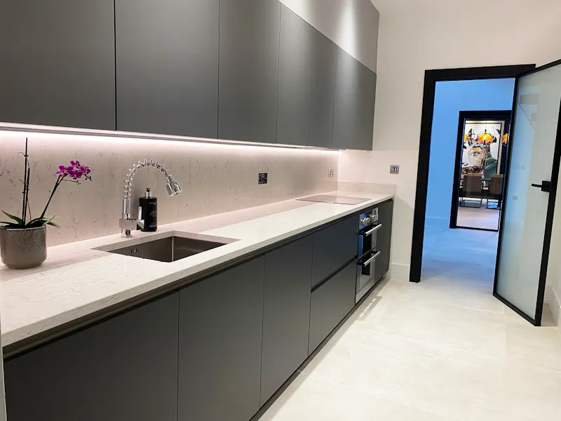 Kitchen at Ultra modern house Manchester, D2550 (photo 11)