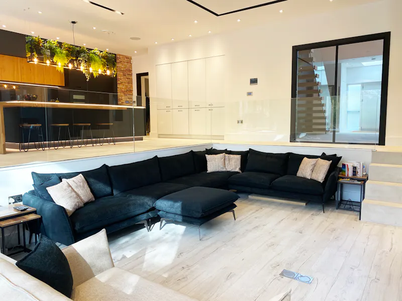 Exposed brick at Ultra modern house Manchester, D2550 (photo 2)