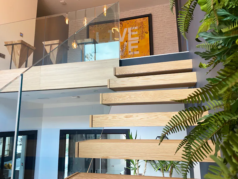 Glass at Ultra modern house Manchester, D2550 (photo 14)