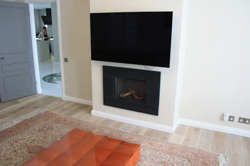 Fireplace at Smart Wimbledon house, D1426 (photo 26)