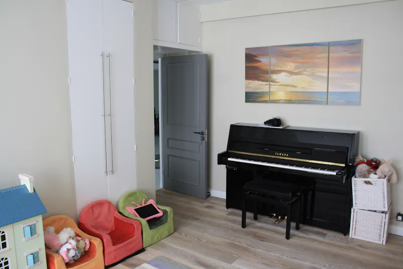 Piano at Smart Wimbledon house, D1426 (photo 22)