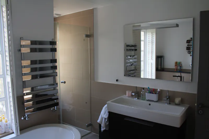 Shower at Smart Wimbledon house, D1426 (photo 47)