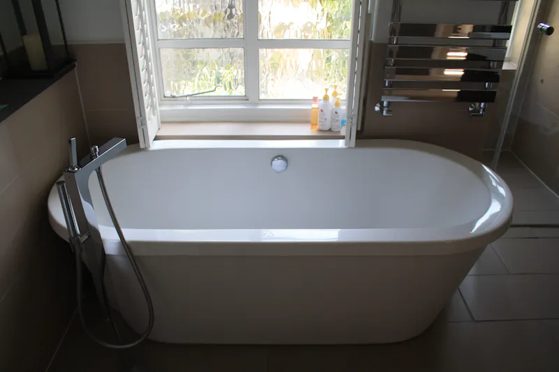 Bath - rolltop at Smart Wimbledon house, D1426 (photo 44)