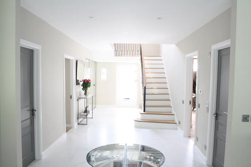Entrance hall at Smart Wimbledon house, D1426 (photo 2)