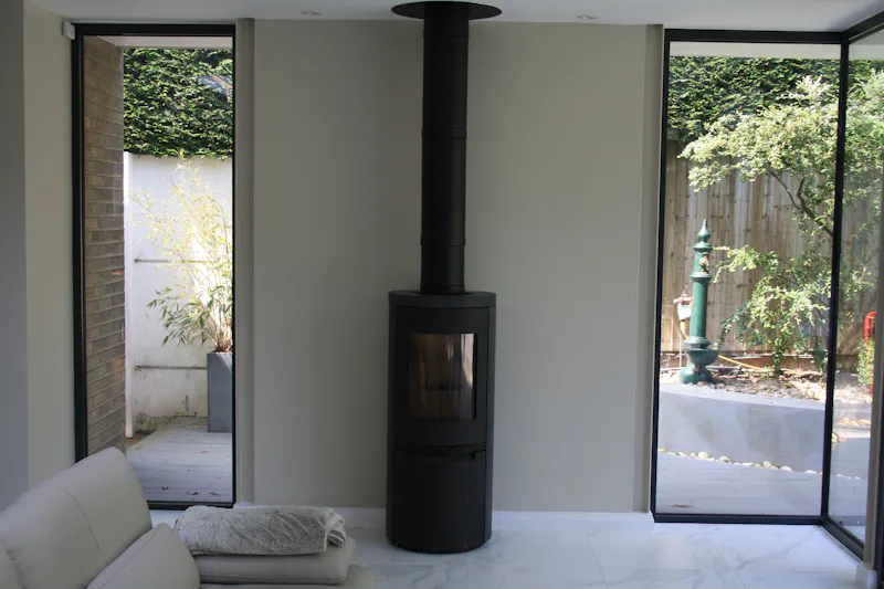 Fireplace at Smart Wimbledon house, D1426 (photo 10)