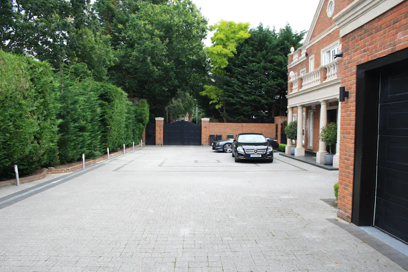 Striking Kingston mansion, D2515 (photo 121)