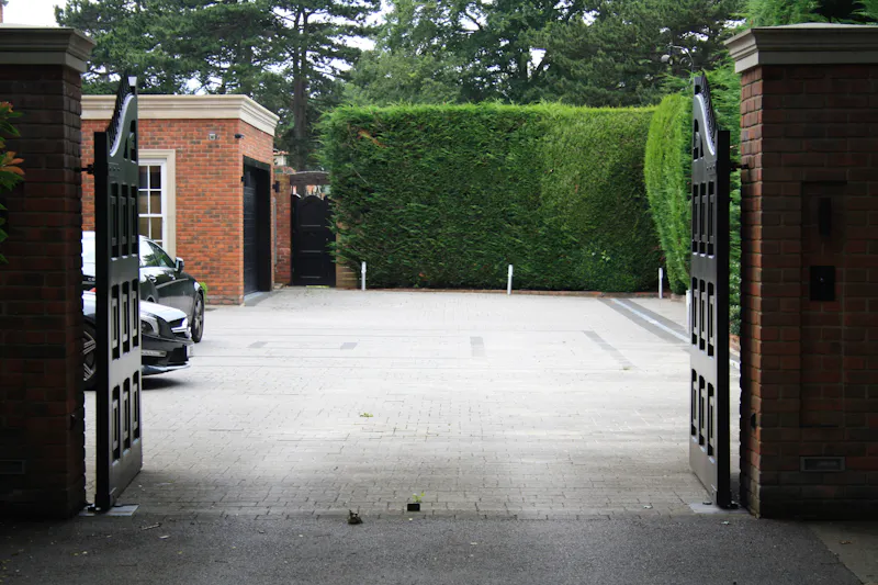 Striking Kingston mansion, D2515 (photo 128)