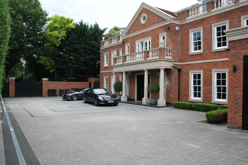 Striking Kingston mansion, D2515 (photo 125)